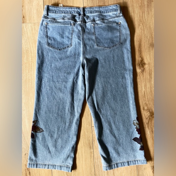 CHICOS Straighten Leg Crop Printed Jeans EUC - Picture 2 of 8